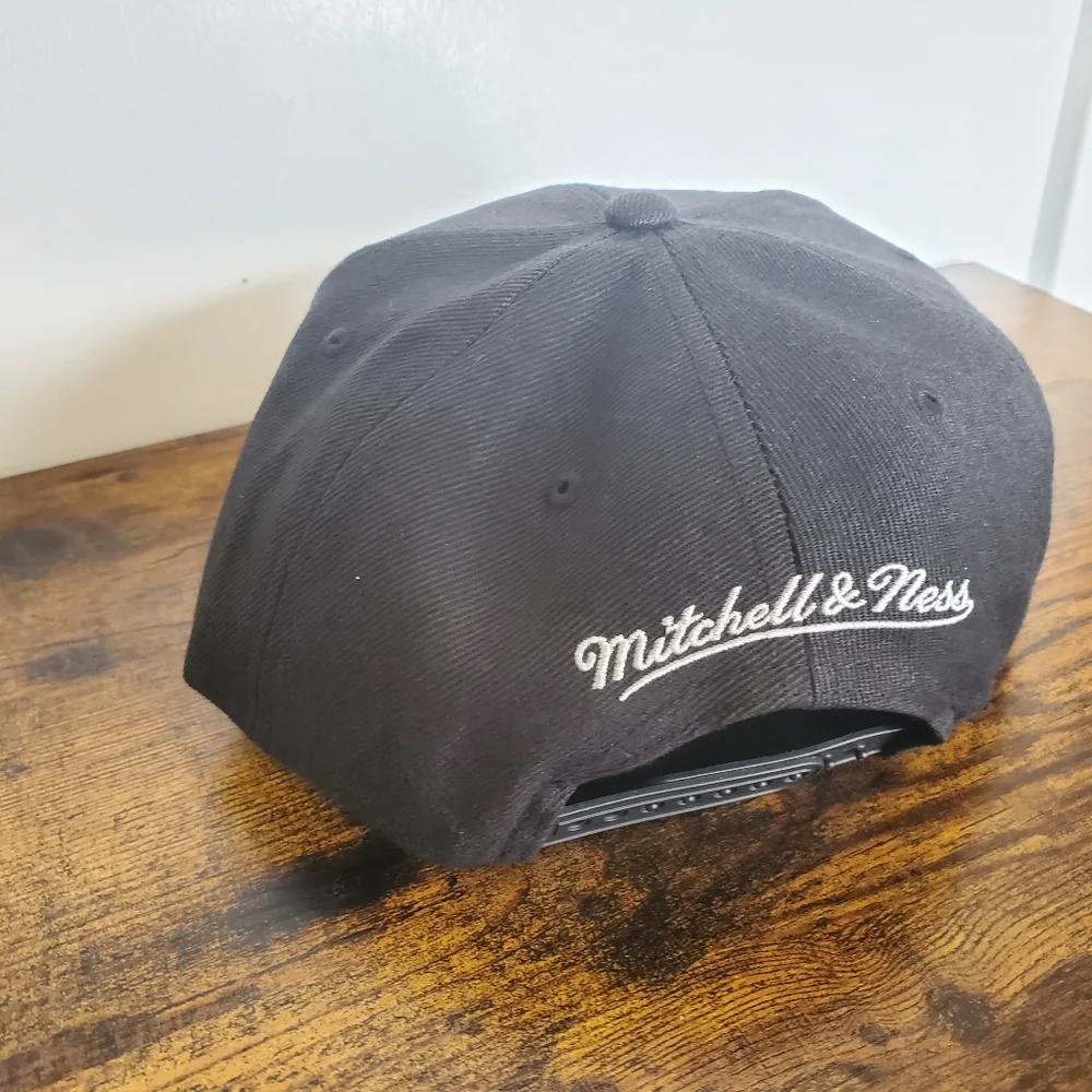 Los Angeles Lakers Mitchell & Ness Two Tone Black/Gray Snapback Hat/Cap - Picture 5 of 9